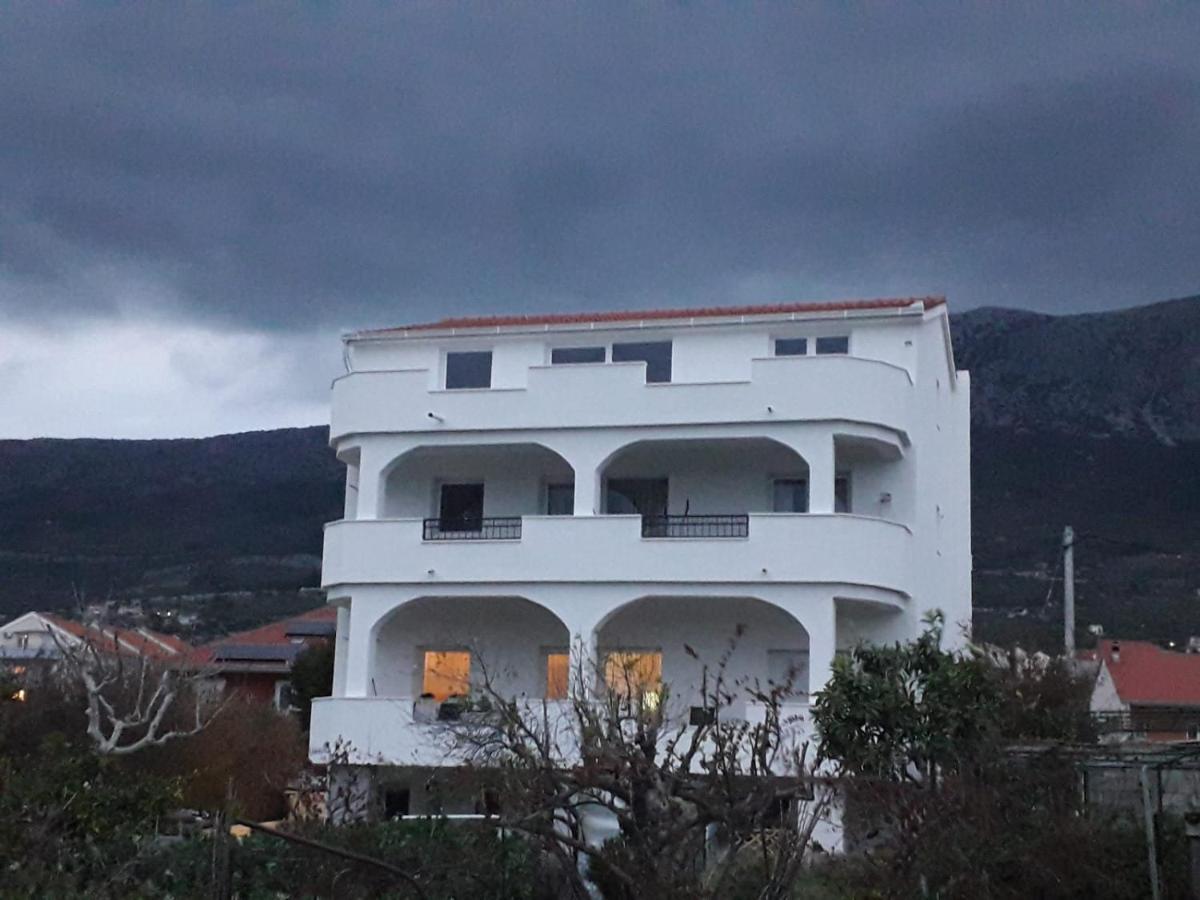 Apartments Toma Kastela Bagian luar foto