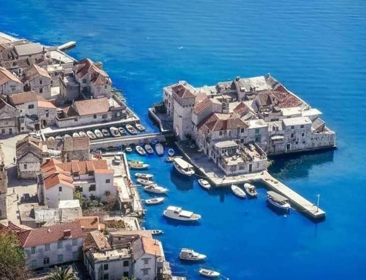 Apartments Toma Kastela Bagian luar foto