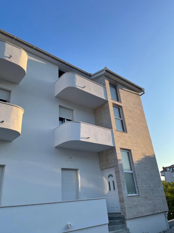 Apartments Toma Kastela Bagian luar foto