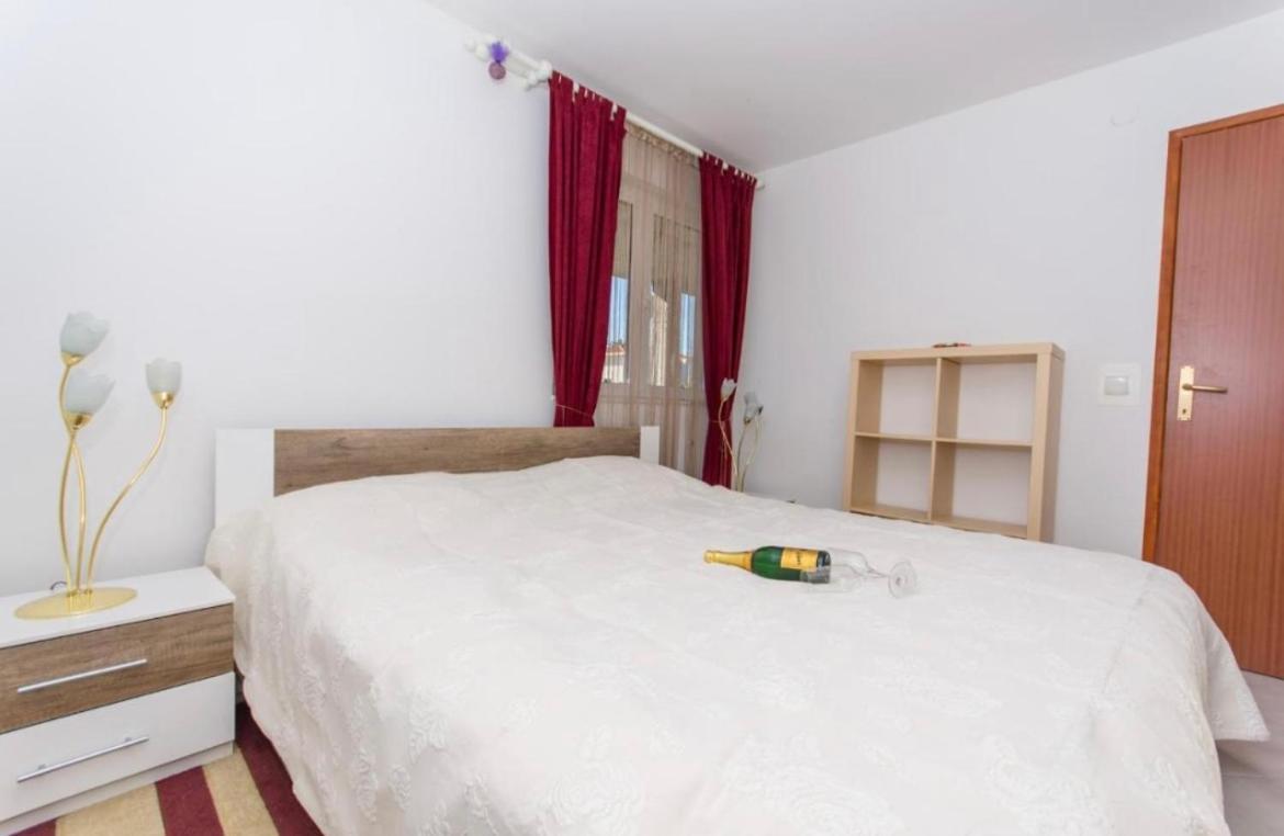 Apartments Toma Kastela Bagian luar foto
